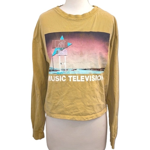 MTV Tops - MTV yellow mtv graphic vintage cropped long sleeve shirt in women’s medium